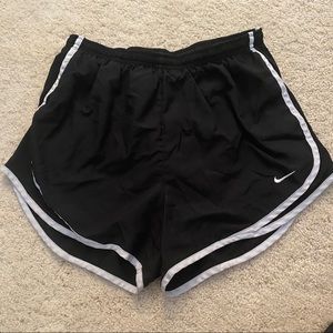 NIKE RUNNING SHORTS B&W